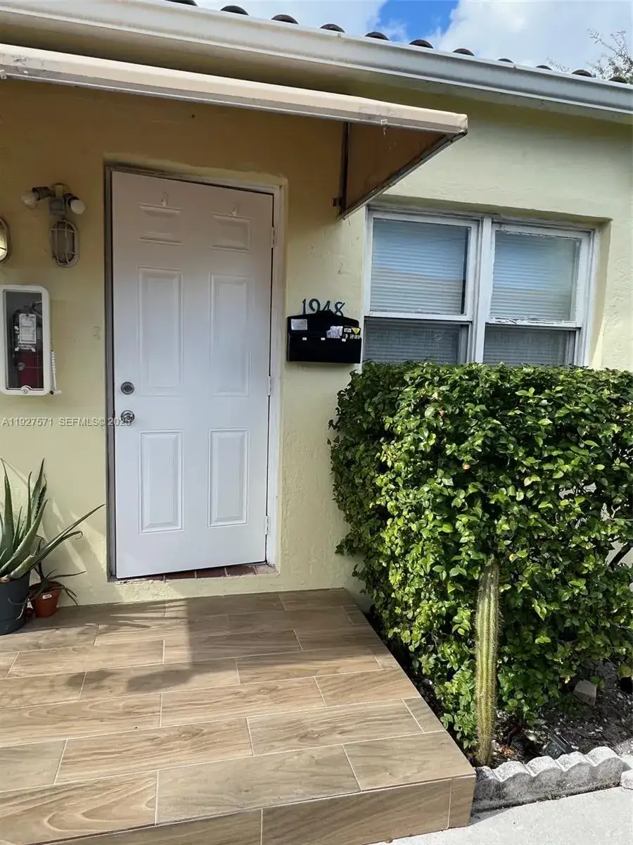 2 bedroom 1 bath Residential Lease for rent at 1948 Fillmore St, Hollywood FL 33020