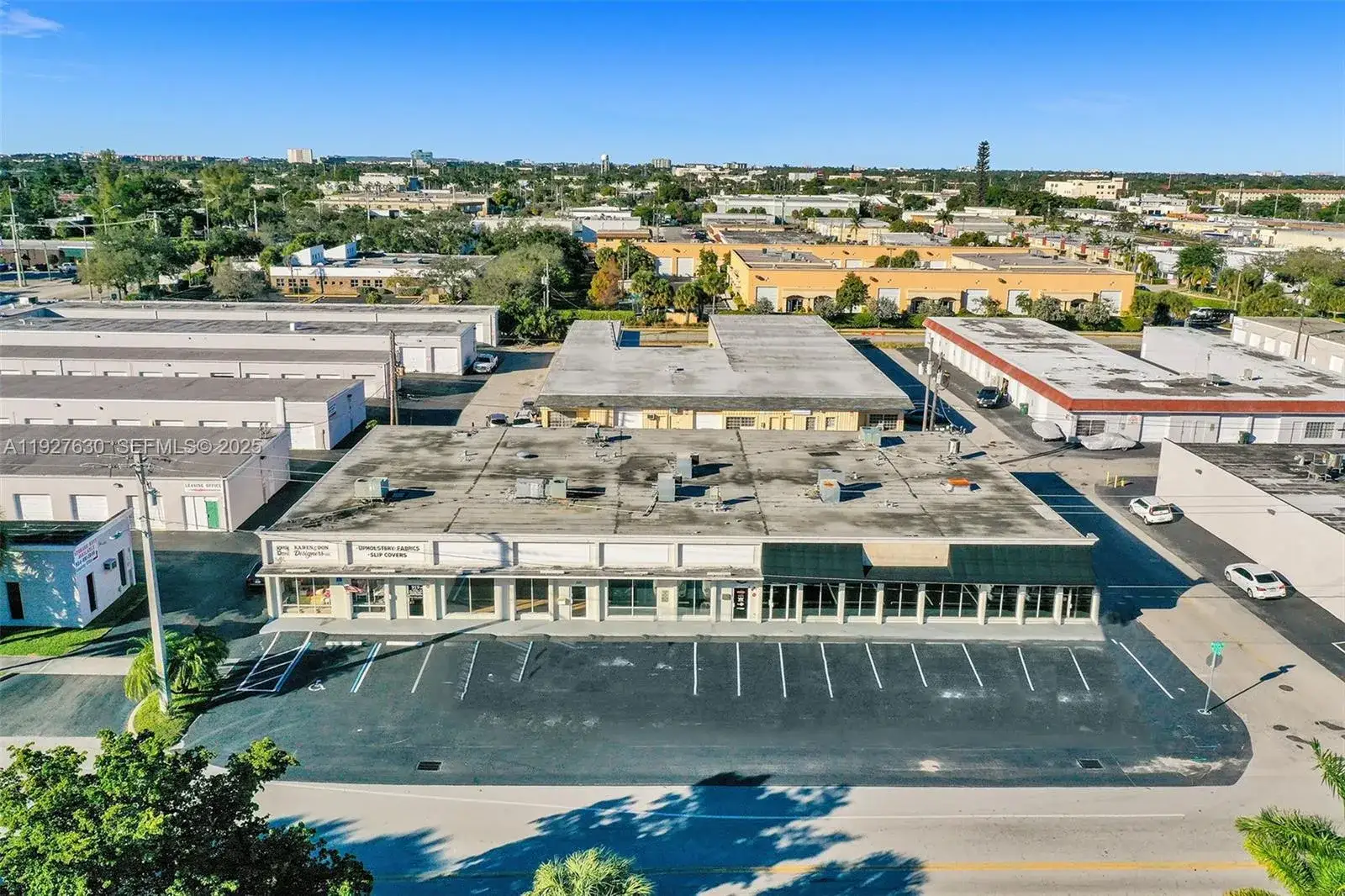 Commercial Sale for sale at 4500 N Dixie Hwy, Oakland Park FL 33334