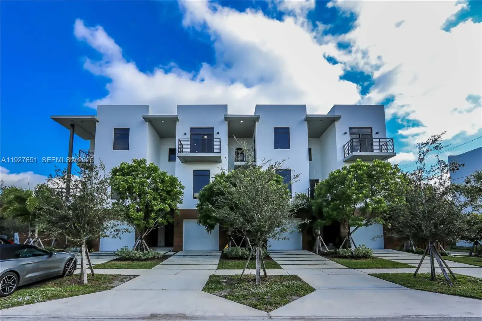 3 bedroom 3 bath Residential Lease for rent at 1640 McKinley St, Hollywood FL 33020
