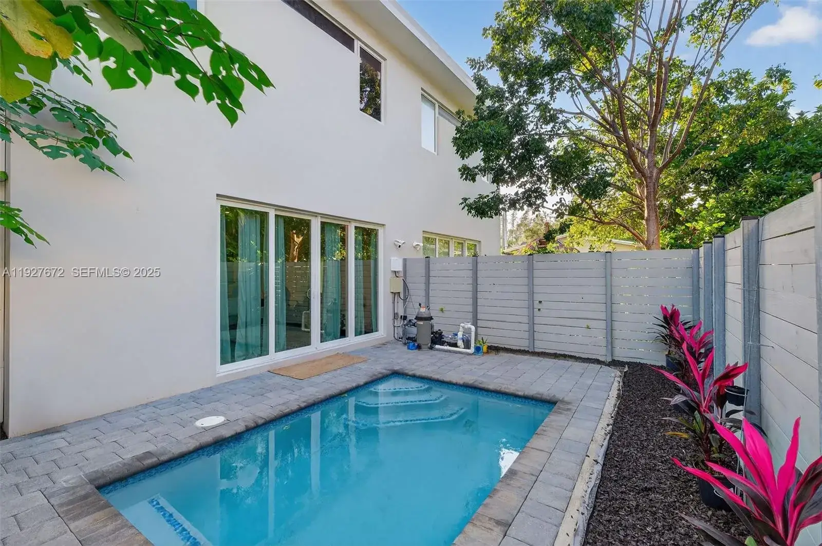 3 bedroom 2 bath Residential for sale at 3525 Day Ave, Coconut Grove FL 33133