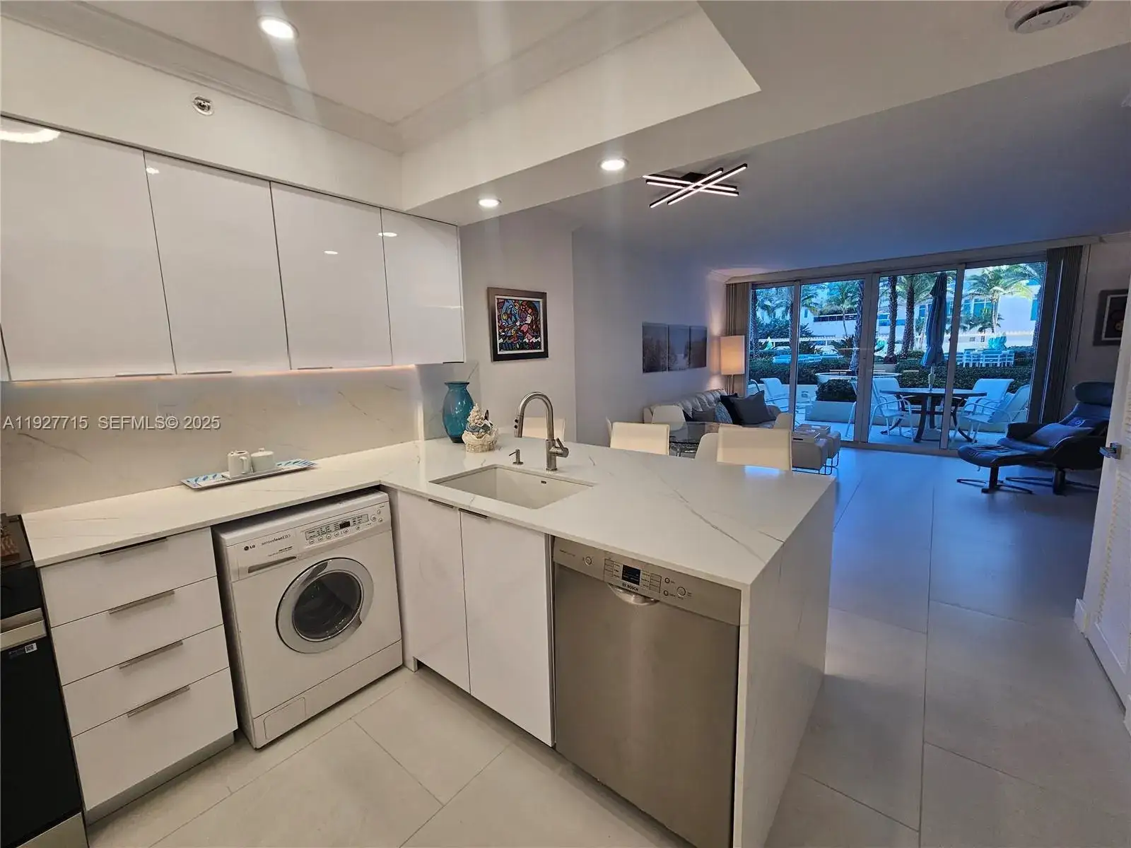 1 bedroom 1 bath Residential Lease for rent at 2501 S Ocean Dr, Hollywood FL 33019