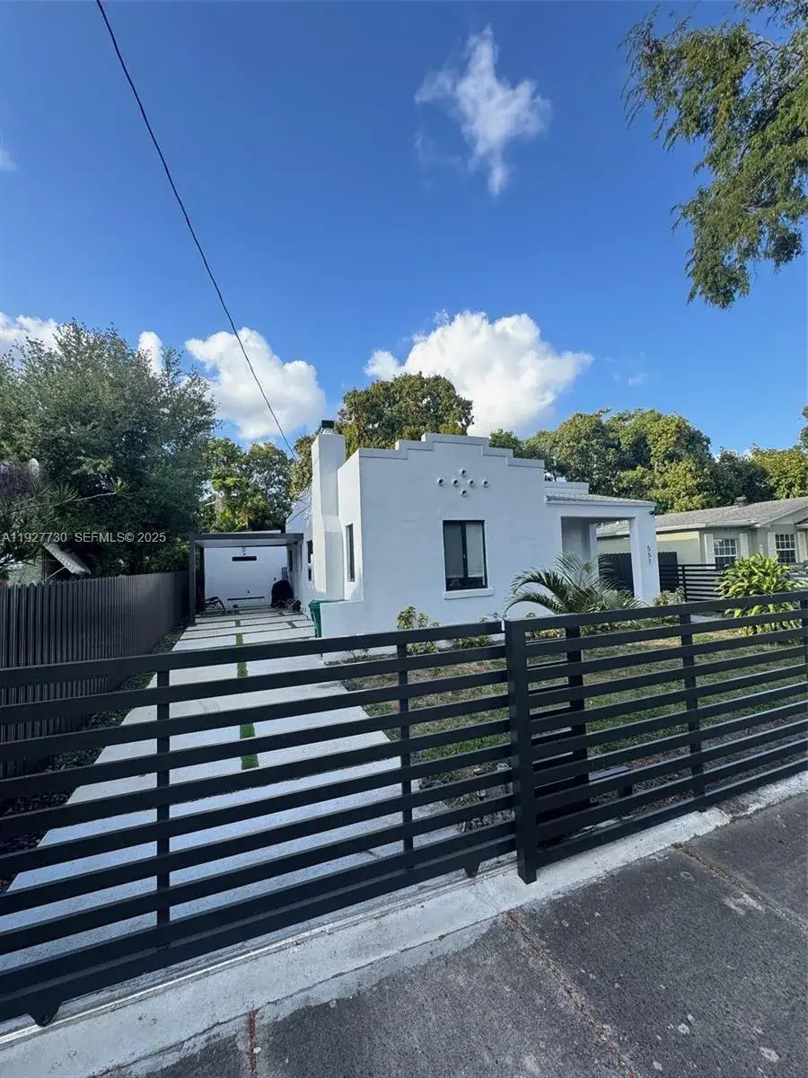 2 bedroom 1 bath Residential Lease for rent at 557 NW 44st, Miami FL 33127