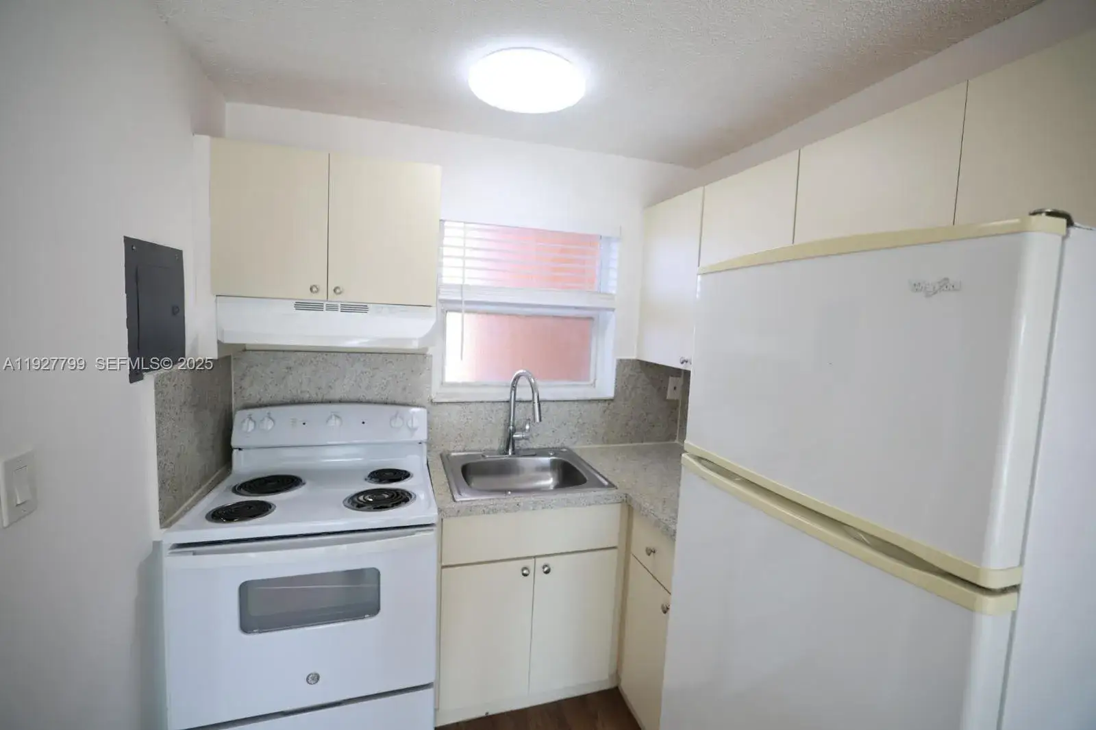 1 bedroom 1 bath Residential Lease for rent at 3501 W 11th Ave # 204, Hialeah FL 33012