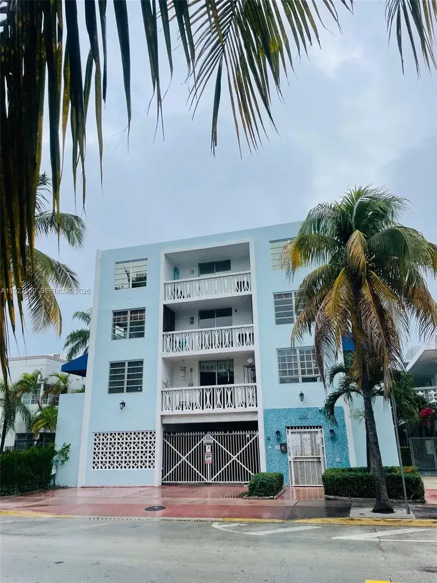 1 bedroom 1 bath Residential for sale at 335 Collins Ave # 302, Miami Beach FL 33139