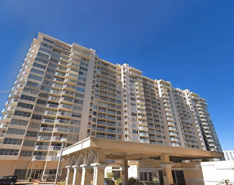2 bedroom 2 bath Residential Lease for rent at 18051 Biscayne Blvd # 1505, Aventura FL 33160