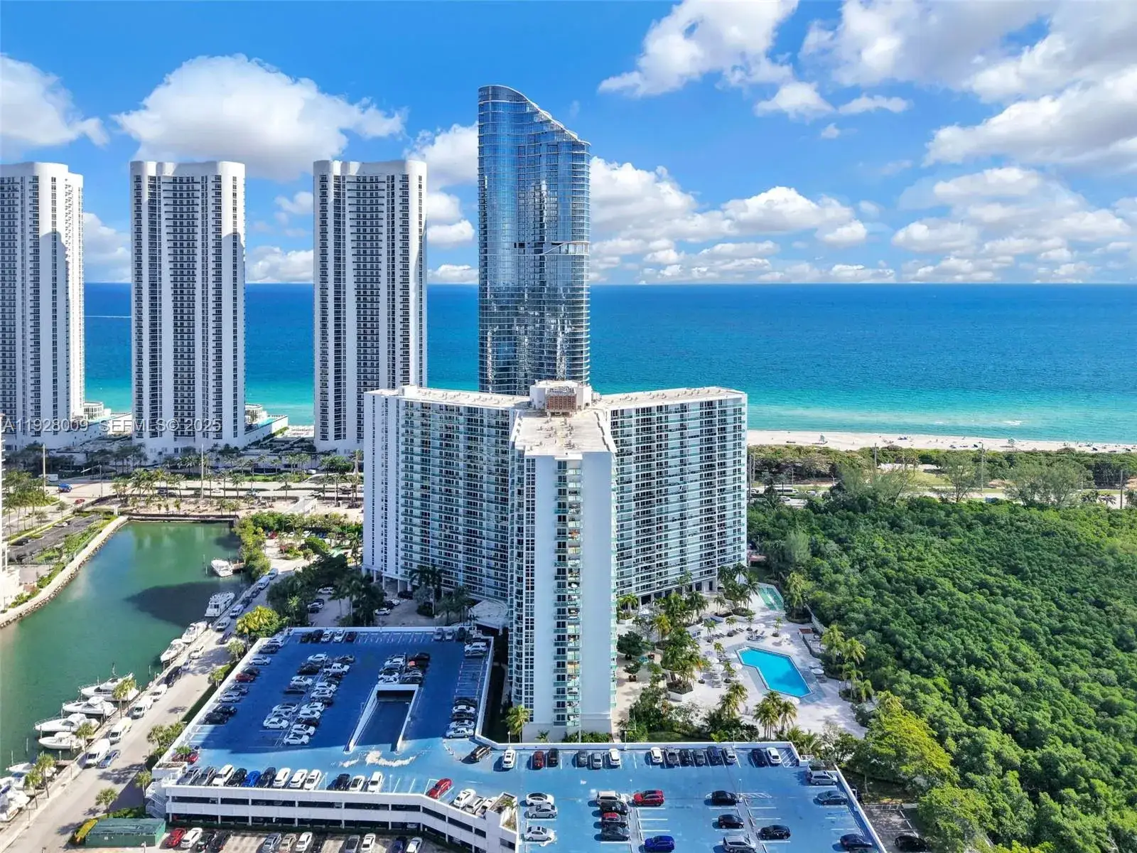 2 bedroom 2 bath Residential Lease for rent at 100 Bayview Dr # 606, Sunny Isles Beach FL 33160