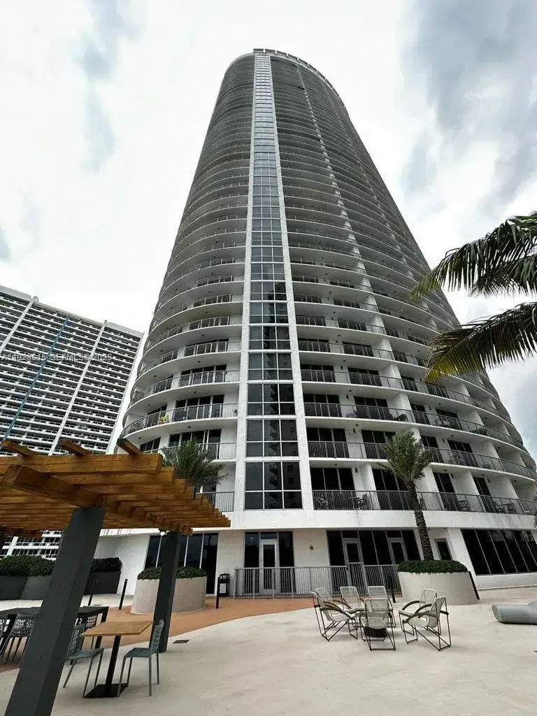 1 bedroom 1 bath Residential for sale at 1750 N Bayshore Dr # 3109, Miami FL 33132