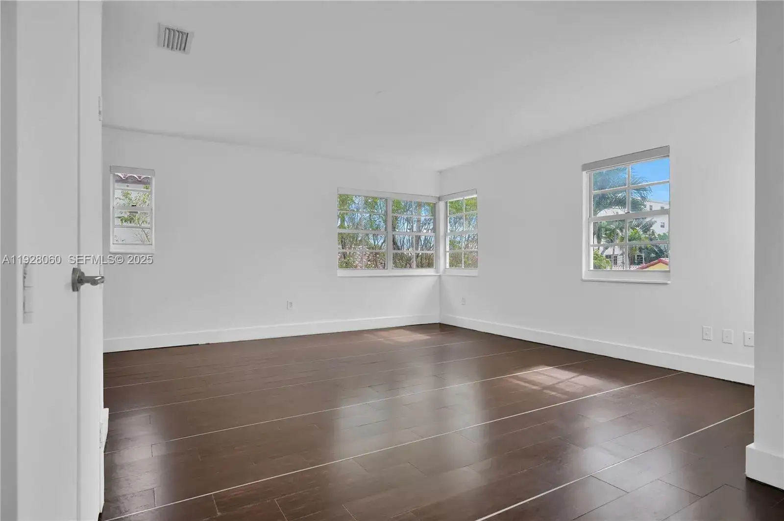 2 bedroom 2 bath Residential Lease for rent at 1457 MERIDIAN AV # 204, Miami Beach FL 33139