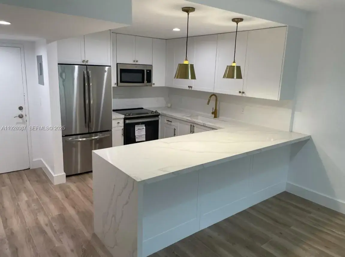 1 bedroom 1 bath Residential Lease for rent at 100 Edgewater Dr # 101, Coral Gables FL 33133