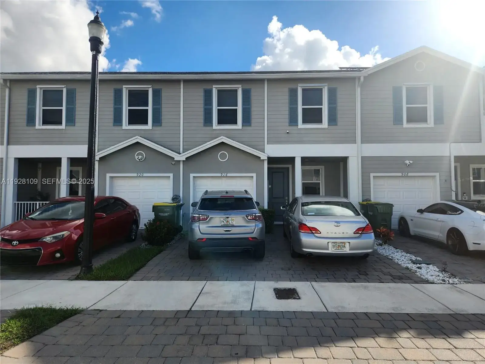 3 bedroom 2 bath Residential for sale at 916 SE 17th Ct, Homestead FL 33034