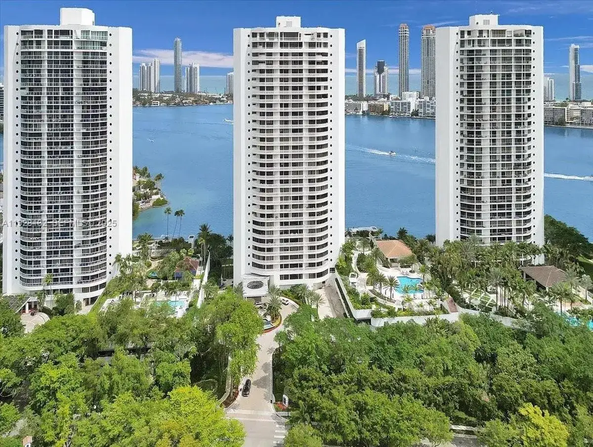 3 bedroom 3 bath Residential for sale at 3000 Island Blvd # 2802, Aventura FL 33160
