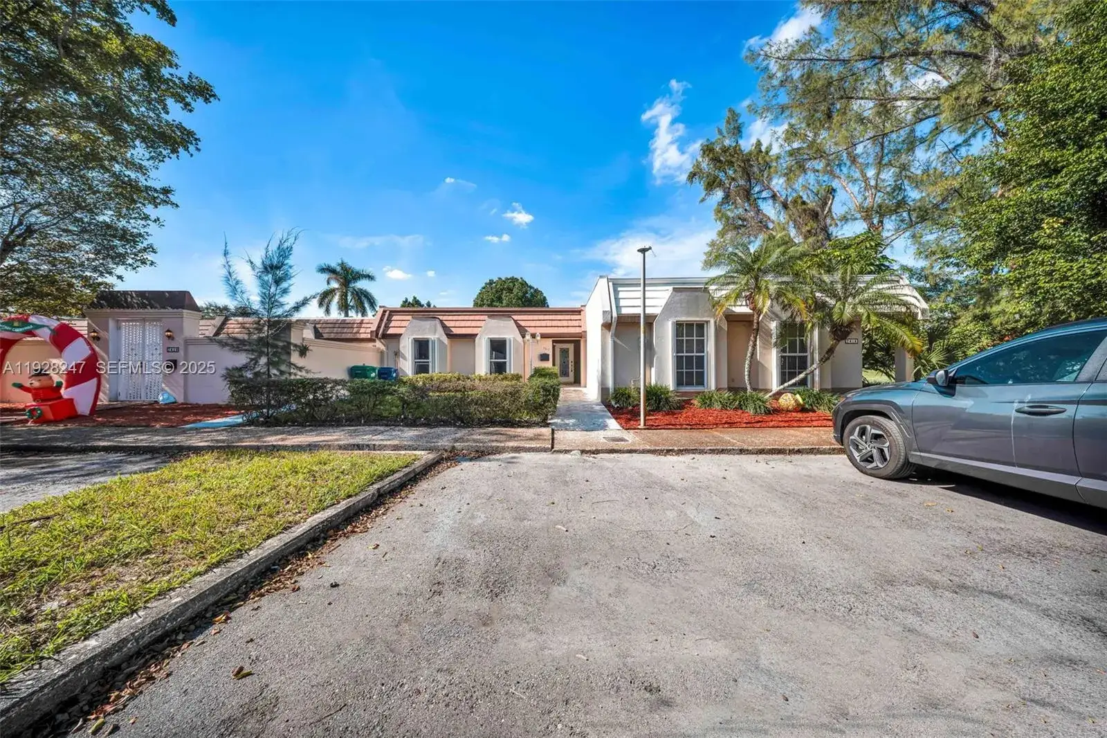 3 bedroom 2 bath Residential Lease for rent at 7417 Twin Sabal Dr, Miami Lakes FL 33014