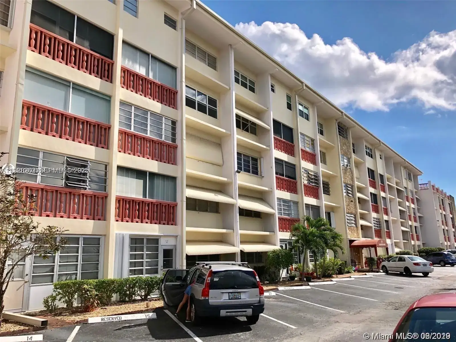 2 bedroom 2 bath Residential for sale at 215 SE 3rd Ave # 407B, Hallandale Beach FL 33009