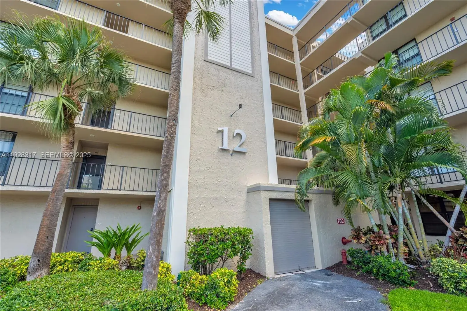 2 bedroom 2 bath Residential Lease for rent at 12 Royal Palm Way # 103, Boca Raton FL 33487