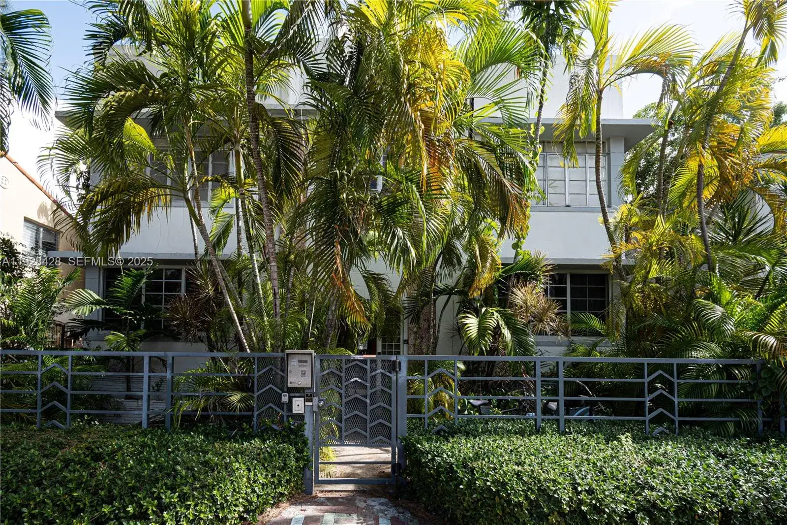1 bedroom 1 bath Residential for sale at 1611 Euclid Ave # 1, Miami Beach FL 33139