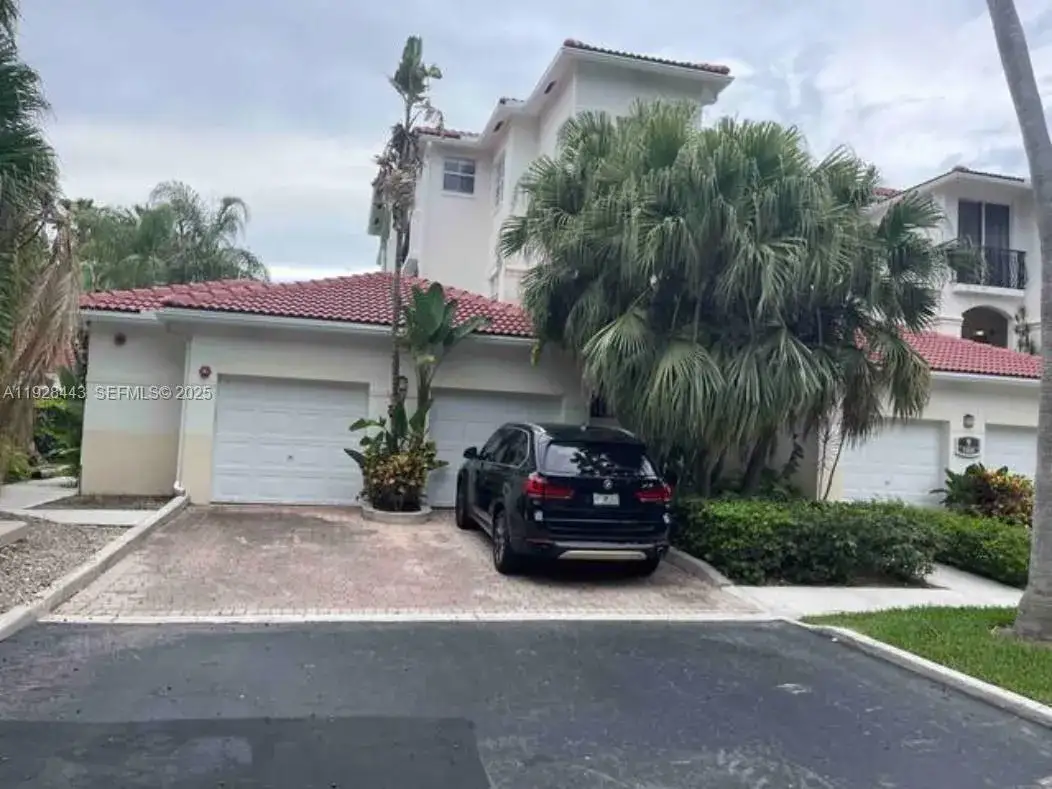 1 bedroom 1 bath Residential for sale at 3205 NE 184th St # 9302, Aventura FL 33160