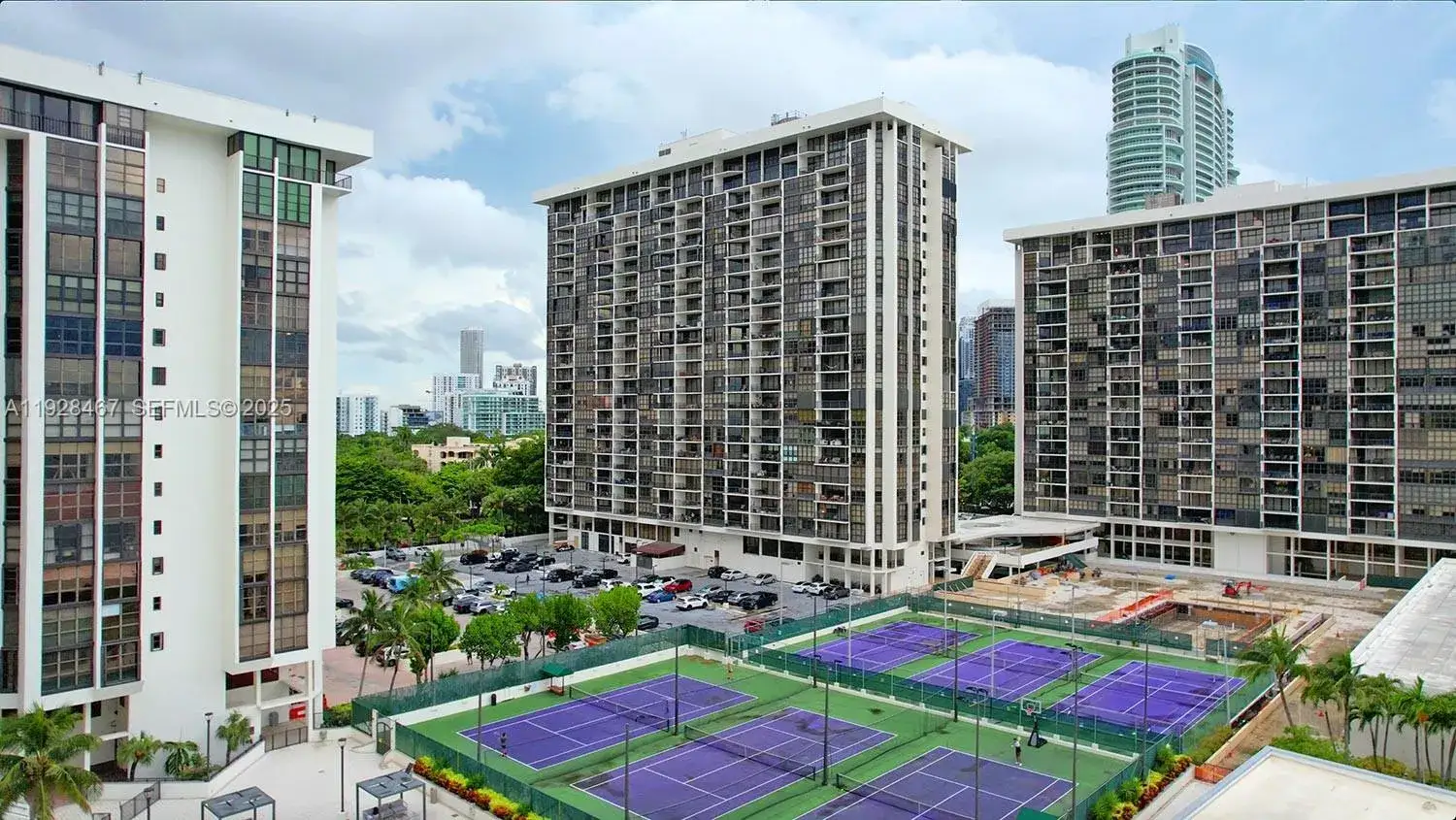 1 bedroom 1 bath Residential for sale at 1901 Brickell Ave # B905, Miami FL 33129