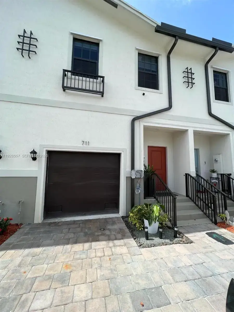 3 bedroom 2 bath Residential Lease for rent at 711 SW 11th St, Florida City FL 33034