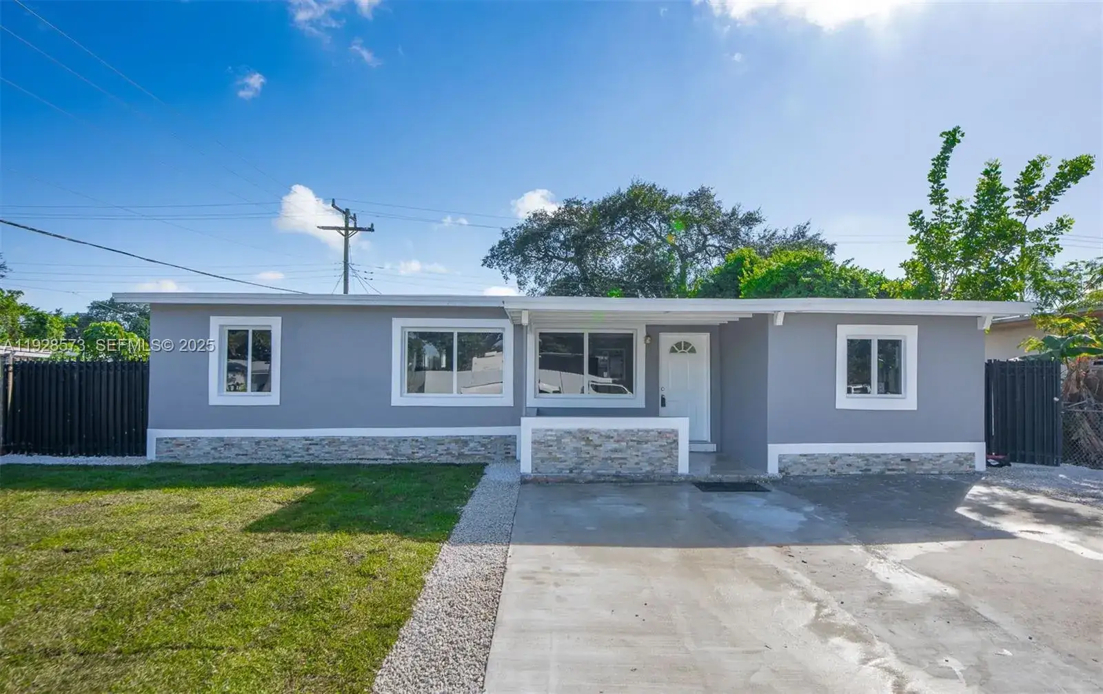 4 bedroom 2 bath Residential Lease for rent at 3510 SW 39th St, West Park FL 33023