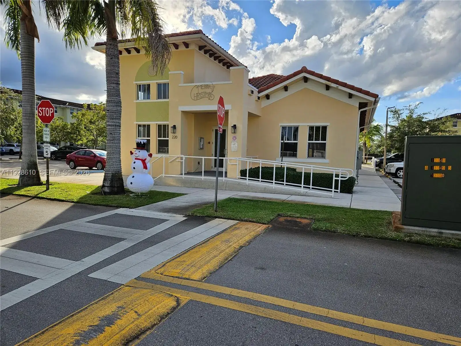 3 bedroom 2 bath Residential Lease for rent at 290 NW 109th Ave # 107, Miami FL 33172