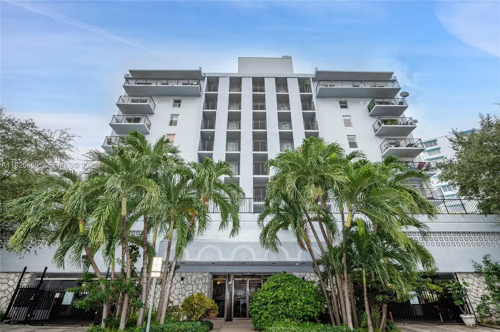 1 bedroom 1 bath Residential for sale at 899 West Ave # 7E, Miami Beach FL 33139