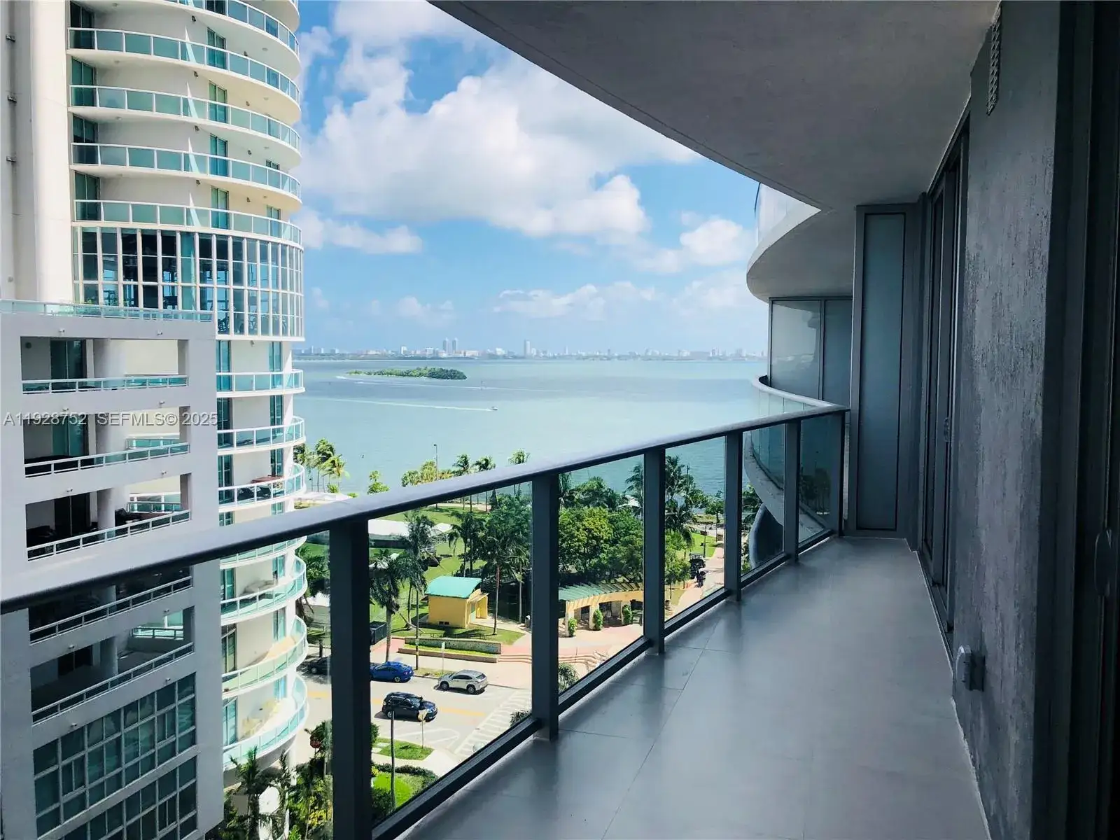 1 bedroom 1 bath Residential Lease for rent at 488 NE 18 Street # 907, Miami FL 33132