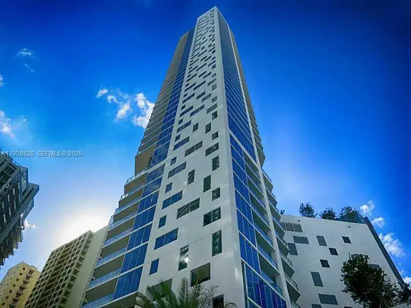 1 bedroom 1 bath Residential for sale at 1300 BRICKELL BAY DR # 1100, Miami FL 33131