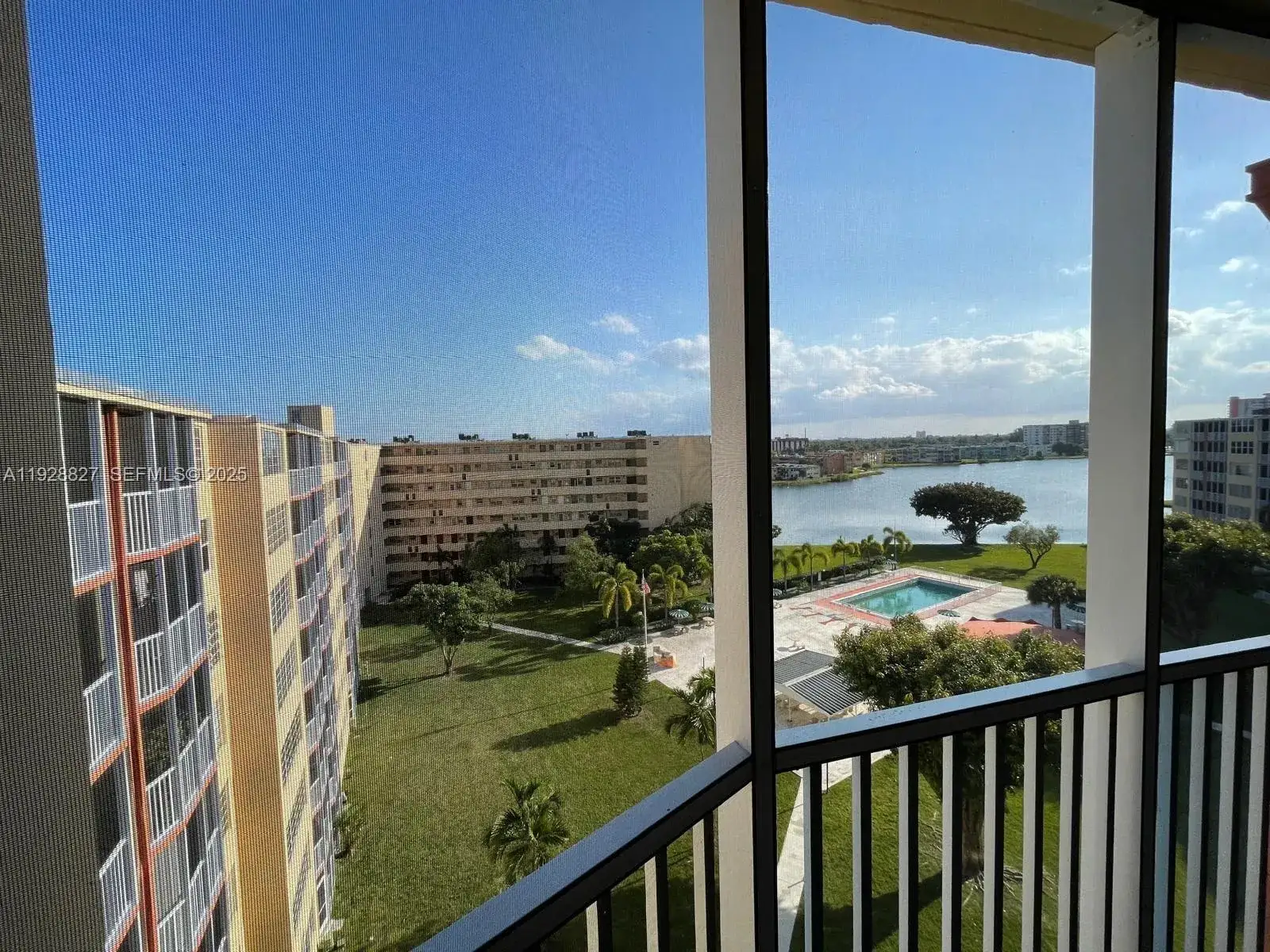 1 bedroom 1 bath Residential for sale at 1750 NE 191st St # 2, Miami FL 33179