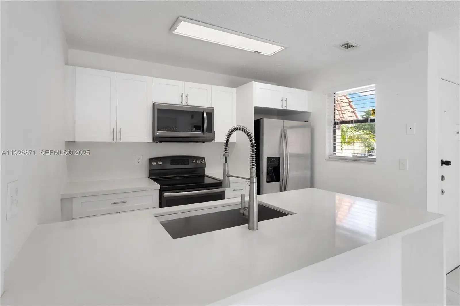 3 bedroom 2 bath Residential for sale at 6580 W 27th Ct # 21, Hialeah FL 33016