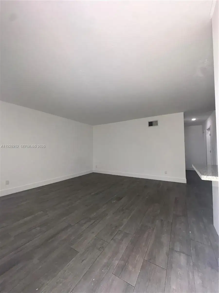 1 bedroom 1 bath Residential Lease for rent at 1895 Venice Park Dr # B10, Miami FL 33181
