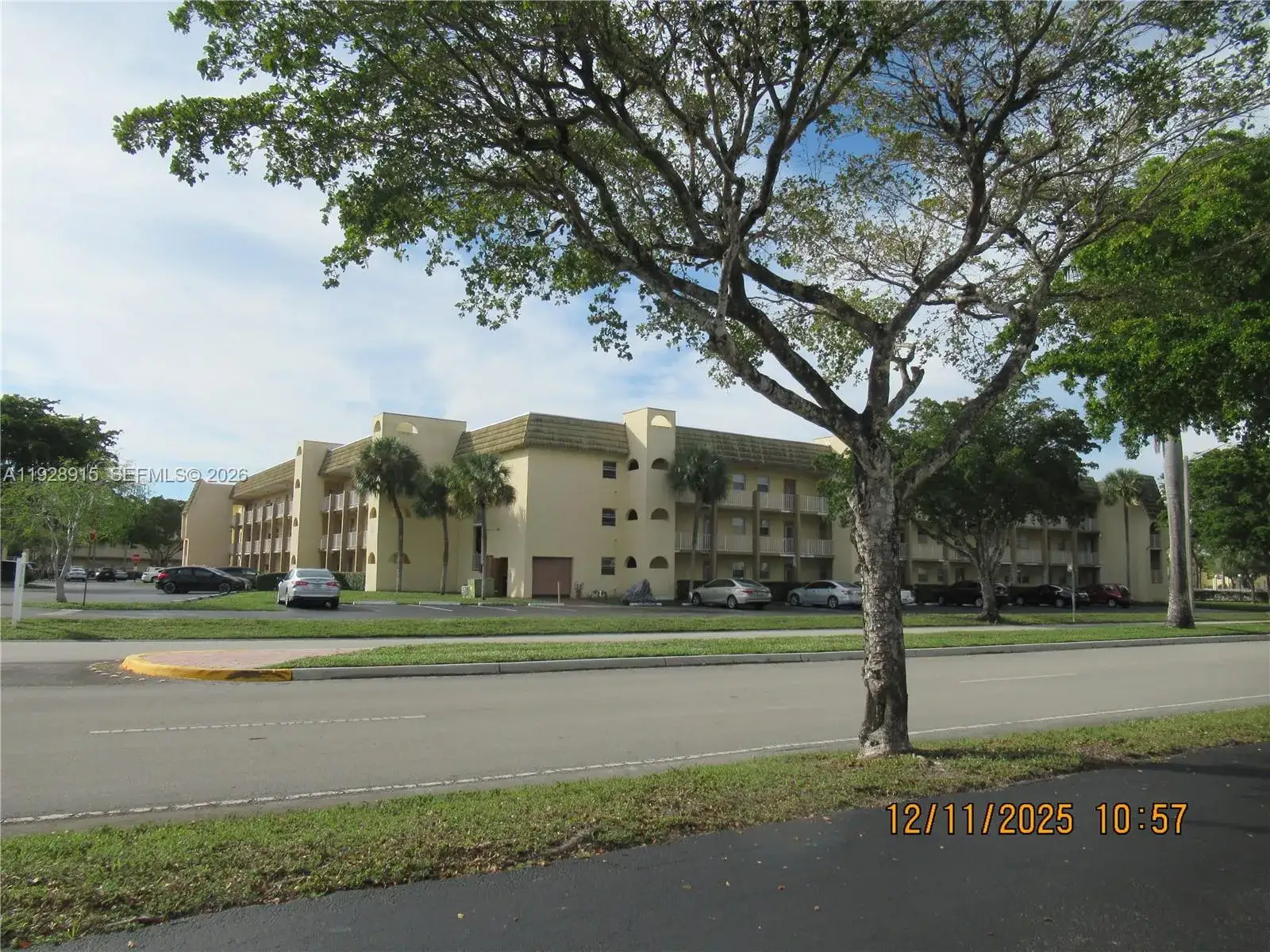 1 bedroom 1 bath Residential Lease for rent at 8285 Sunrise Lakes Blvd # 208, Sunrise FL 33322