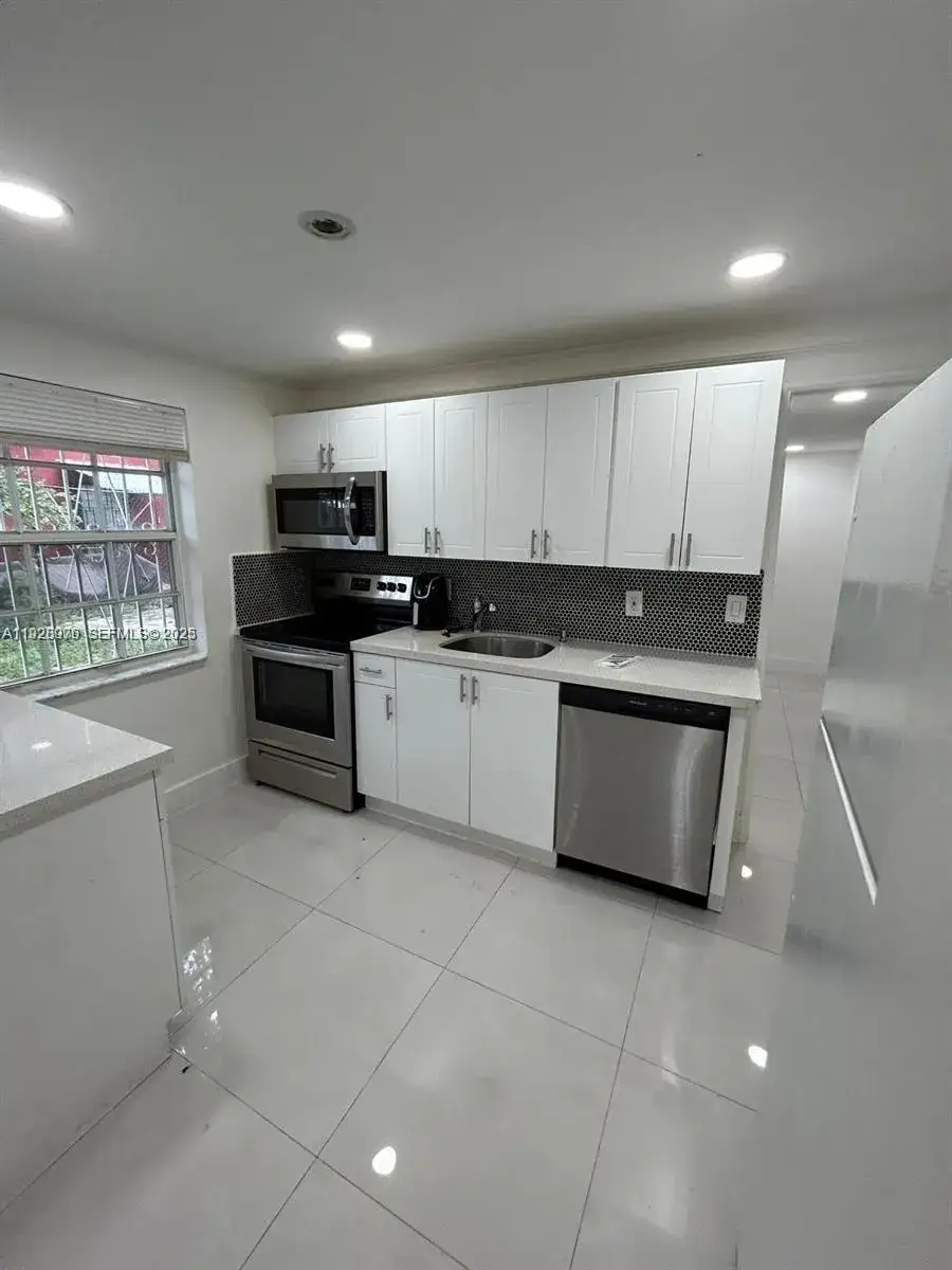3 bedroom 1 bath Residential Lease for rent at 407 NW 33rd St # 3, Miami FL 33127