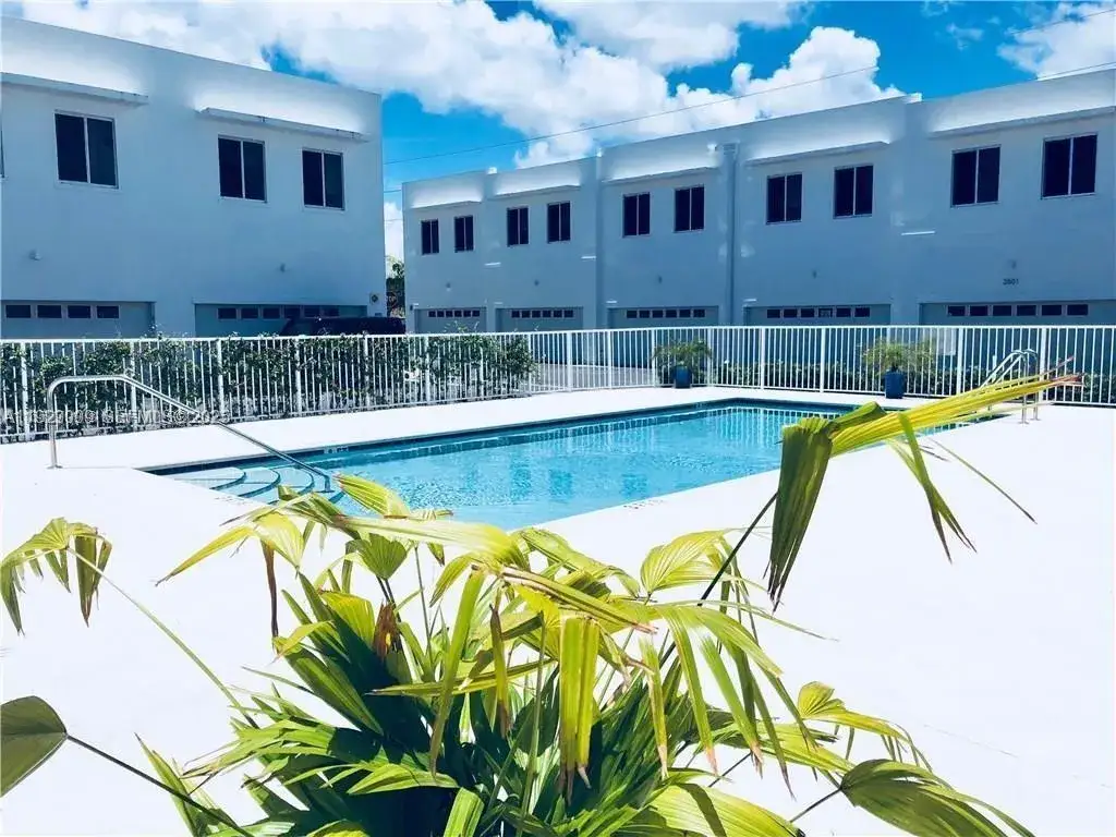 2 bedroom 2 bath Residential for sale at 2651 NE 212th Ter # 400, Miami FL 33180