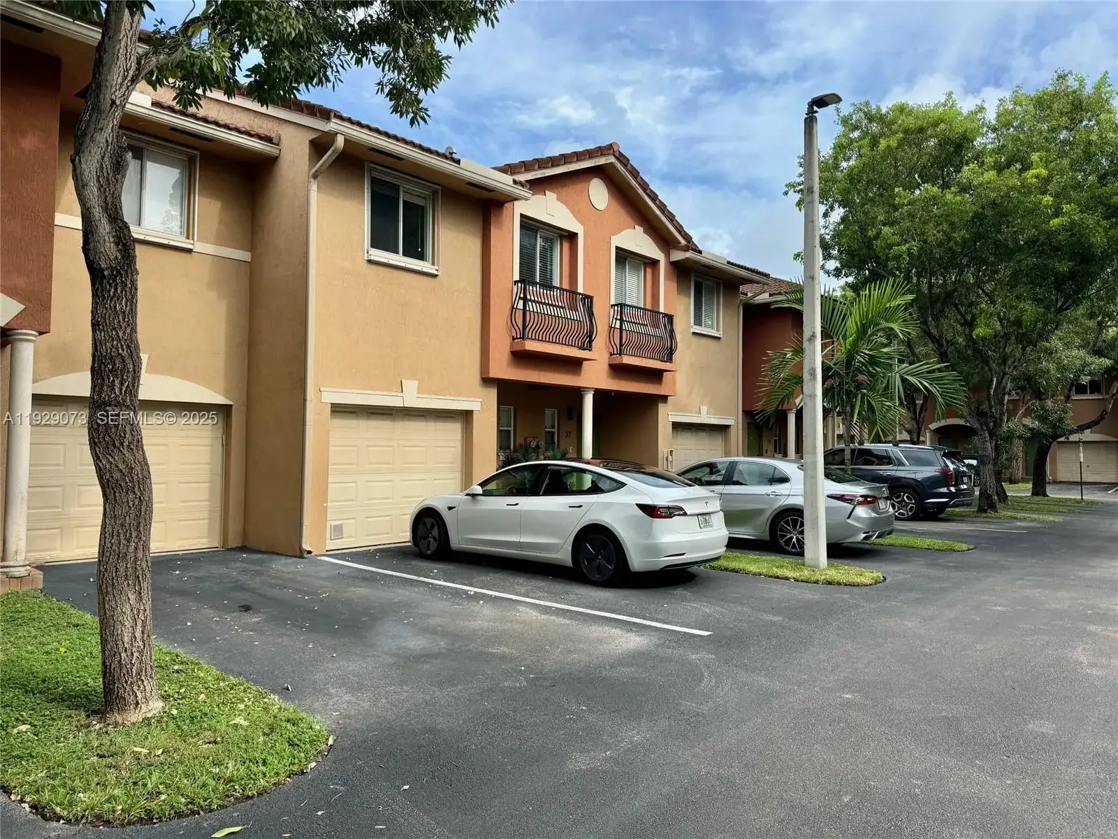 3 bedroom 2 bath Residential Lease for rent at 35 SE 3rd Ave # 35, Hallandale Beach FL 33009