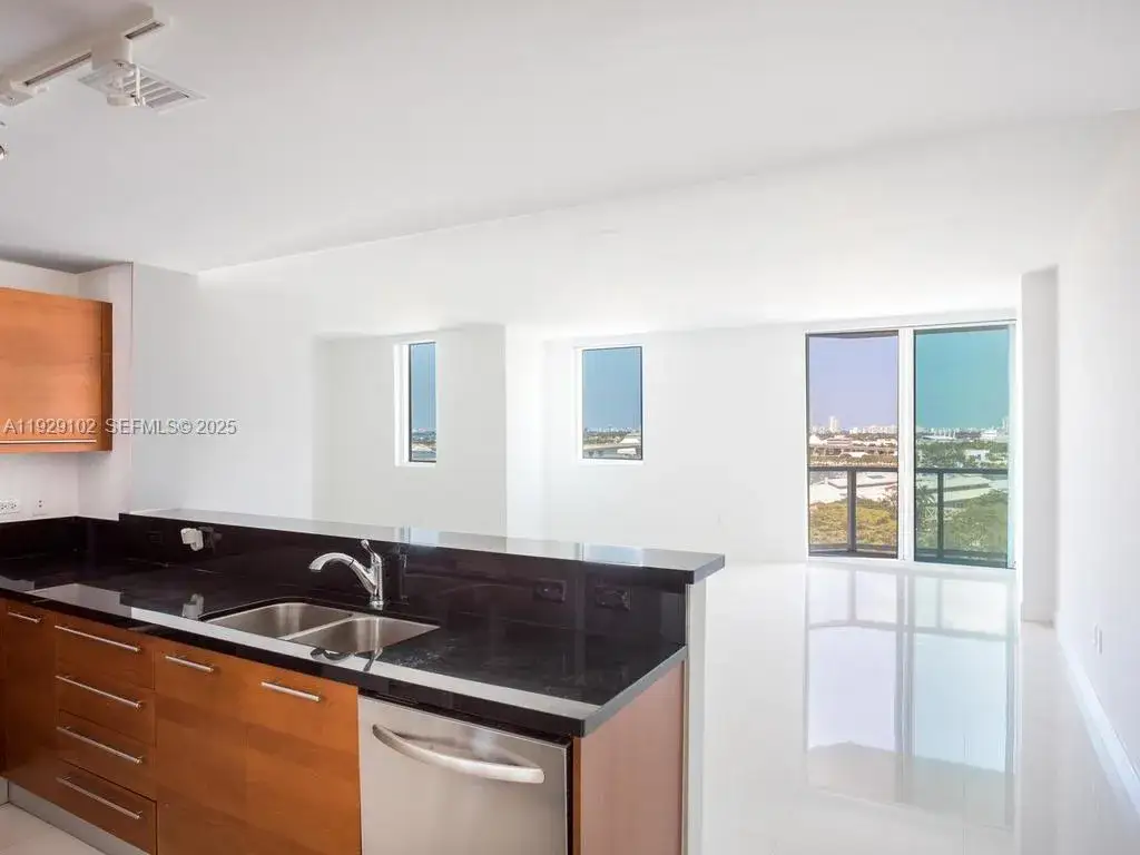 2 bedroom 2 bath Residential Lease for rent at 244 Biscayne Blvd # 2402, Miami FL 33132