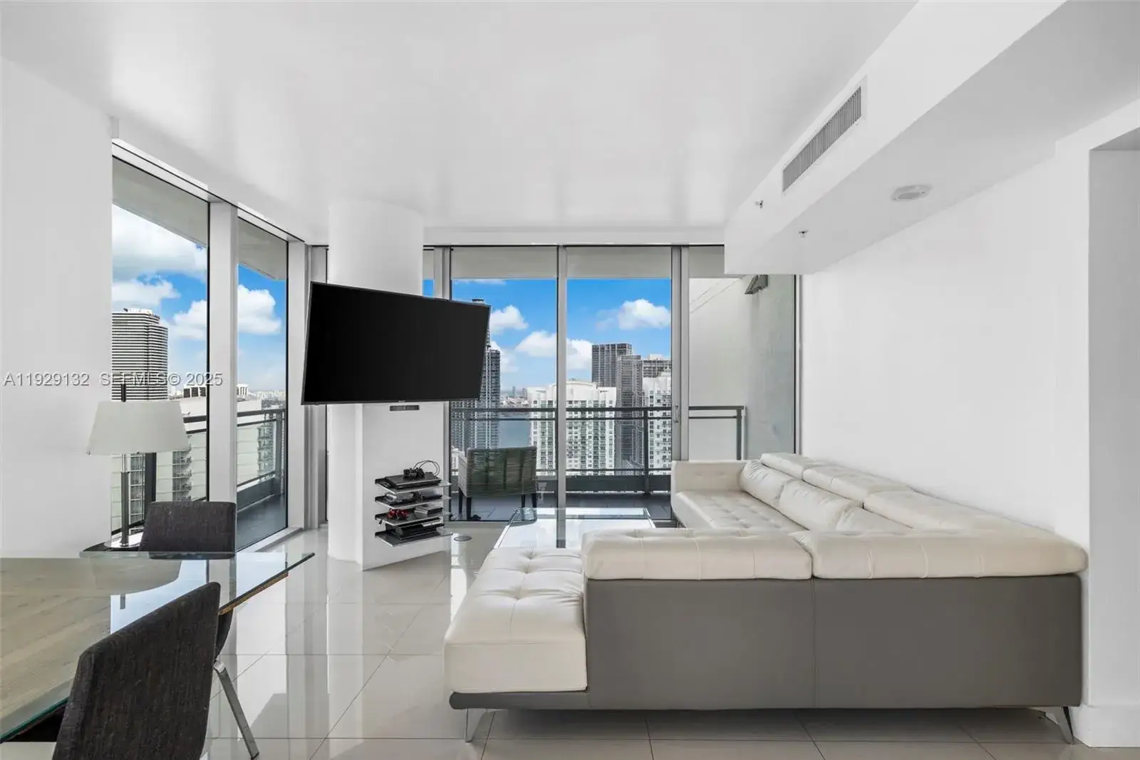 2 bedroom 2 bath Residential for sale at 92 SW 3rd St # 4610, Miami FL 33130