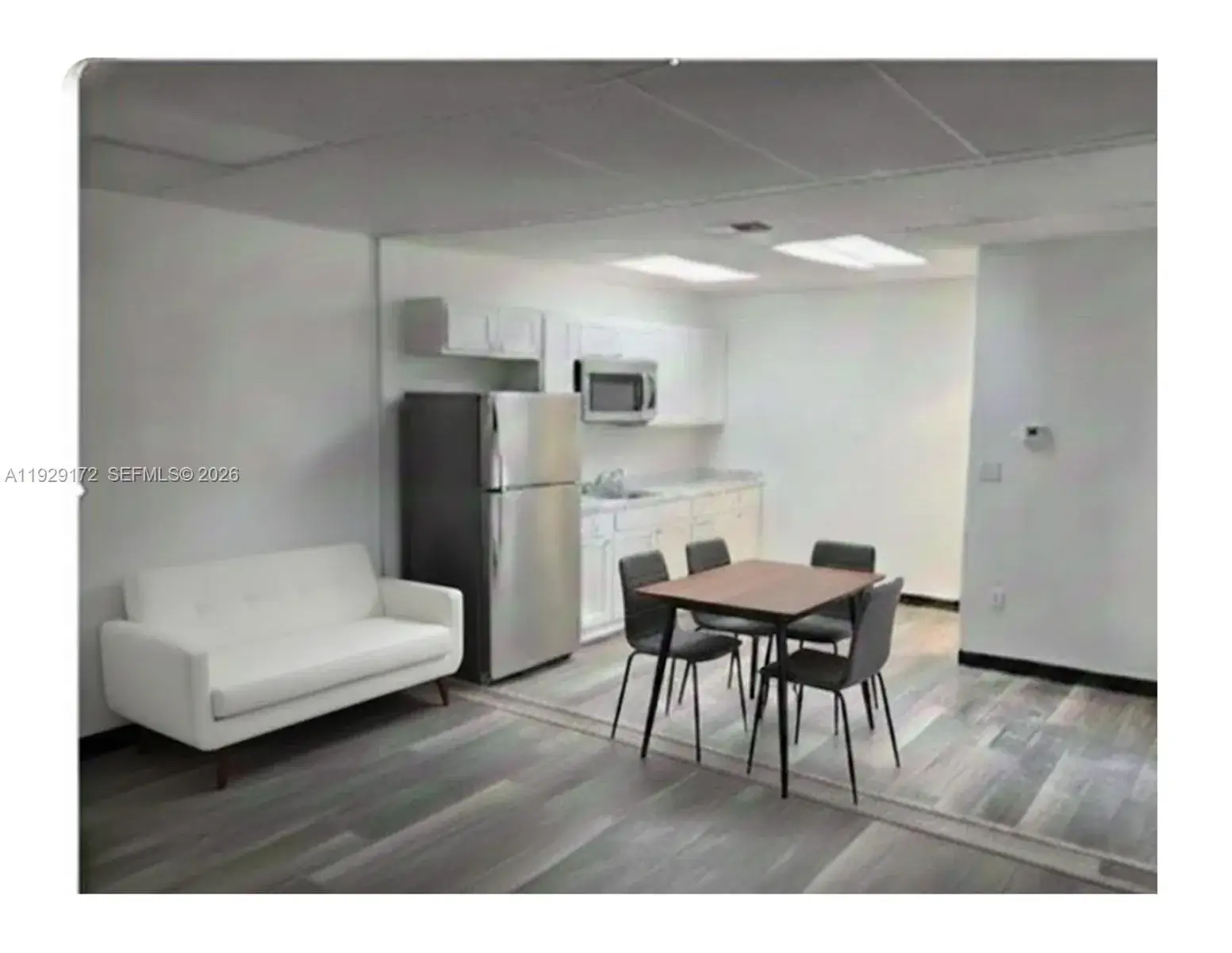 3 bedroom 1 bath Residential Lease for rent at 2001 N Dixie Hwy # 4, Pompano Beach FL 33060