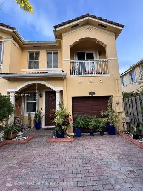 3 bedroom 3 bath Residential for sale at 15064 SW 8th Ln, Miami FL 33194