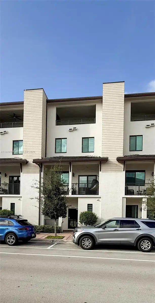 3 bedroom 3 bath Residential for sale at 4654 NW 84th Ave, Doral FL 33166