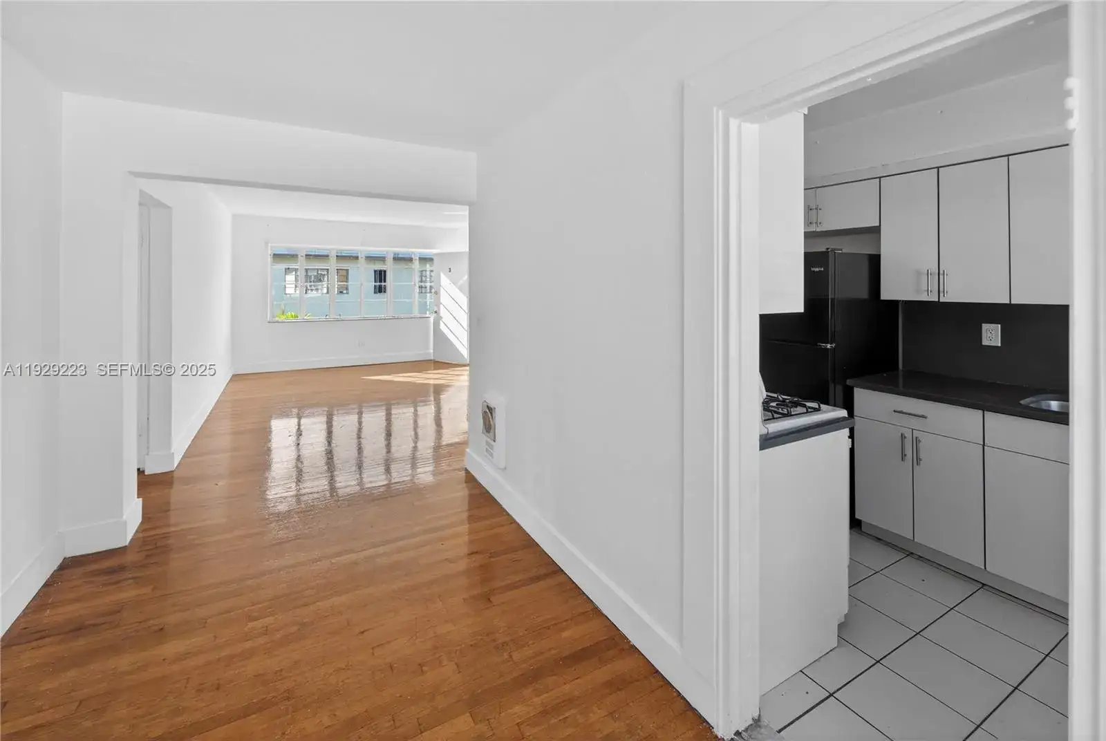 2 bedroom 1 bath Residential Lease for rent at 1135 Marseille Dr # 3, Miami Beach FL 33141