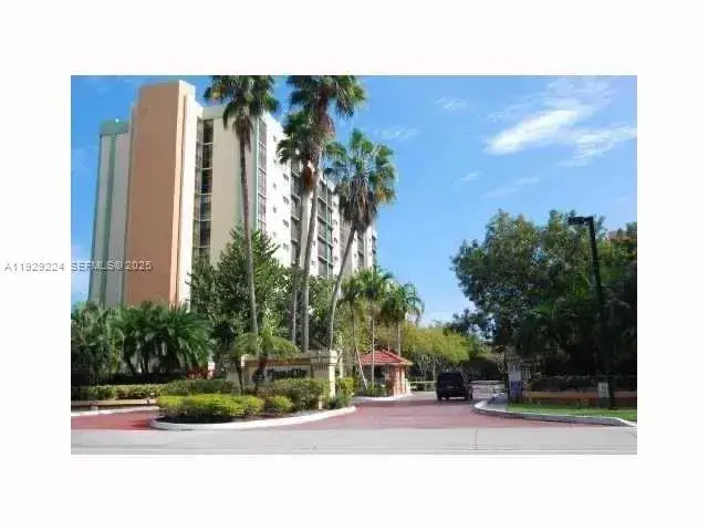 1 bedroom 1 bath Residential for sale at 16919 N Bay Rd # 214, Sunny Isles Beach FL 33160