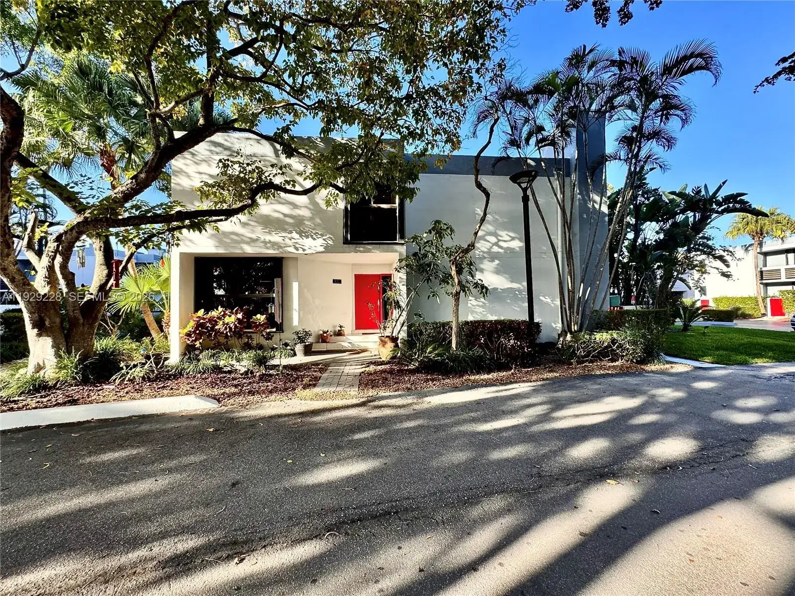 2 bedroom 2 bath Residential for sale at 3007 NE 183rd Ln, Aventura FL 33160