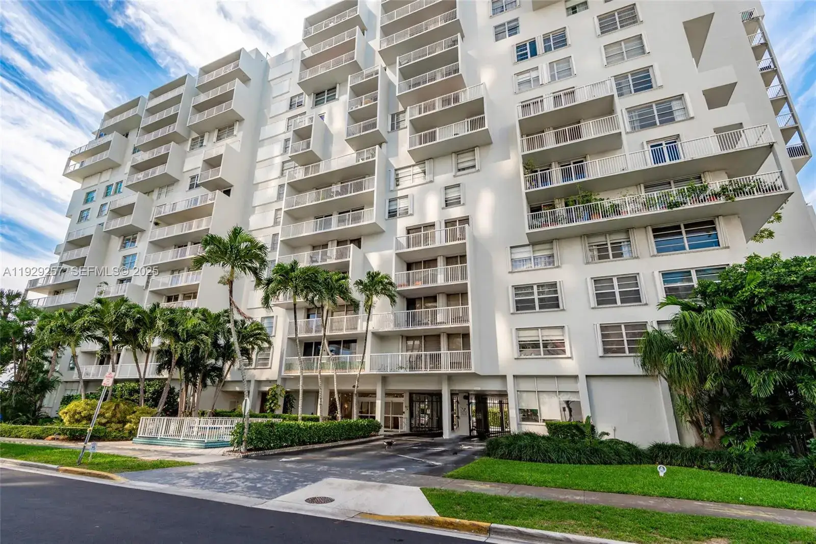 1 bedroom 1 bath Residential for sale at 150 SE 25th Rd # 7J, Miami FL 33129