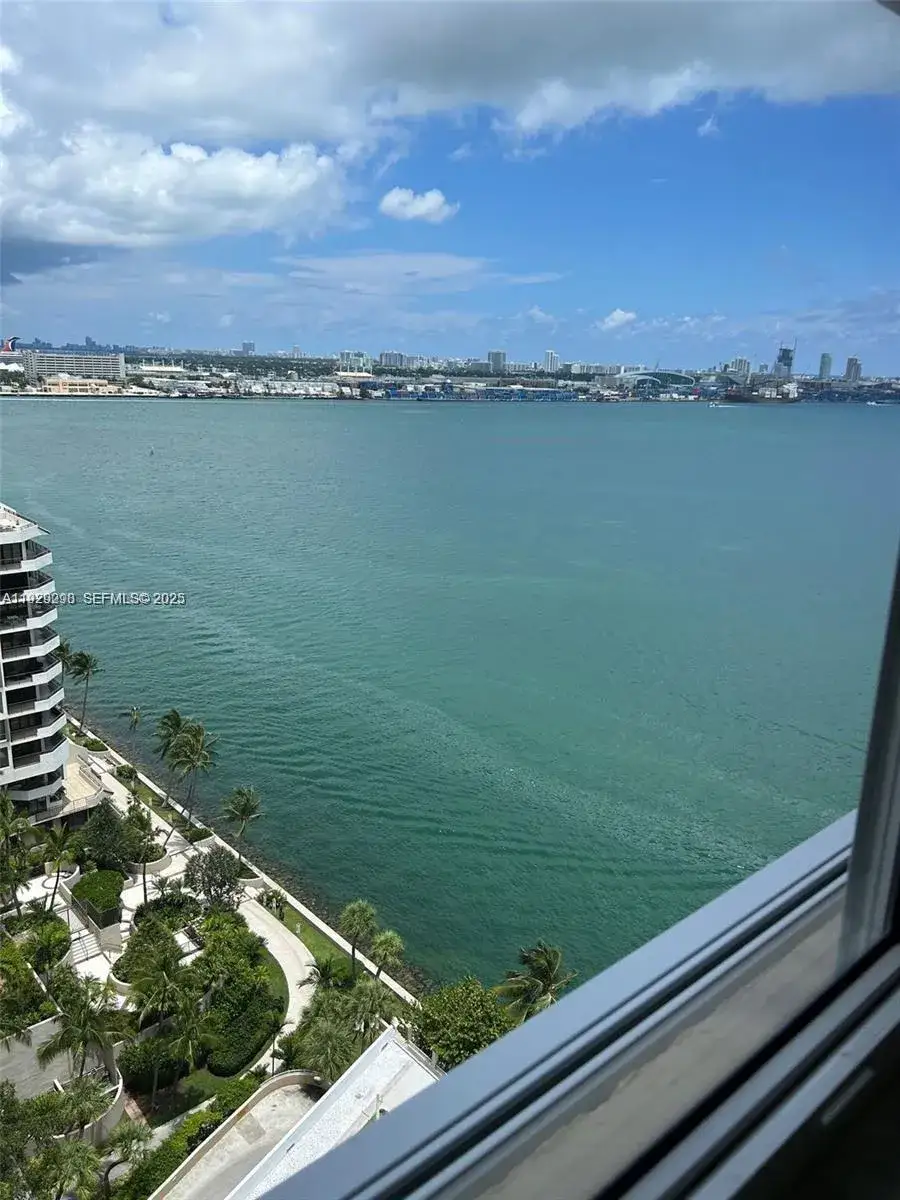 1 bedroom 1 bath Residential Lease for rent at 770 Claughton Island Dr # 2109, Miami FL 33131