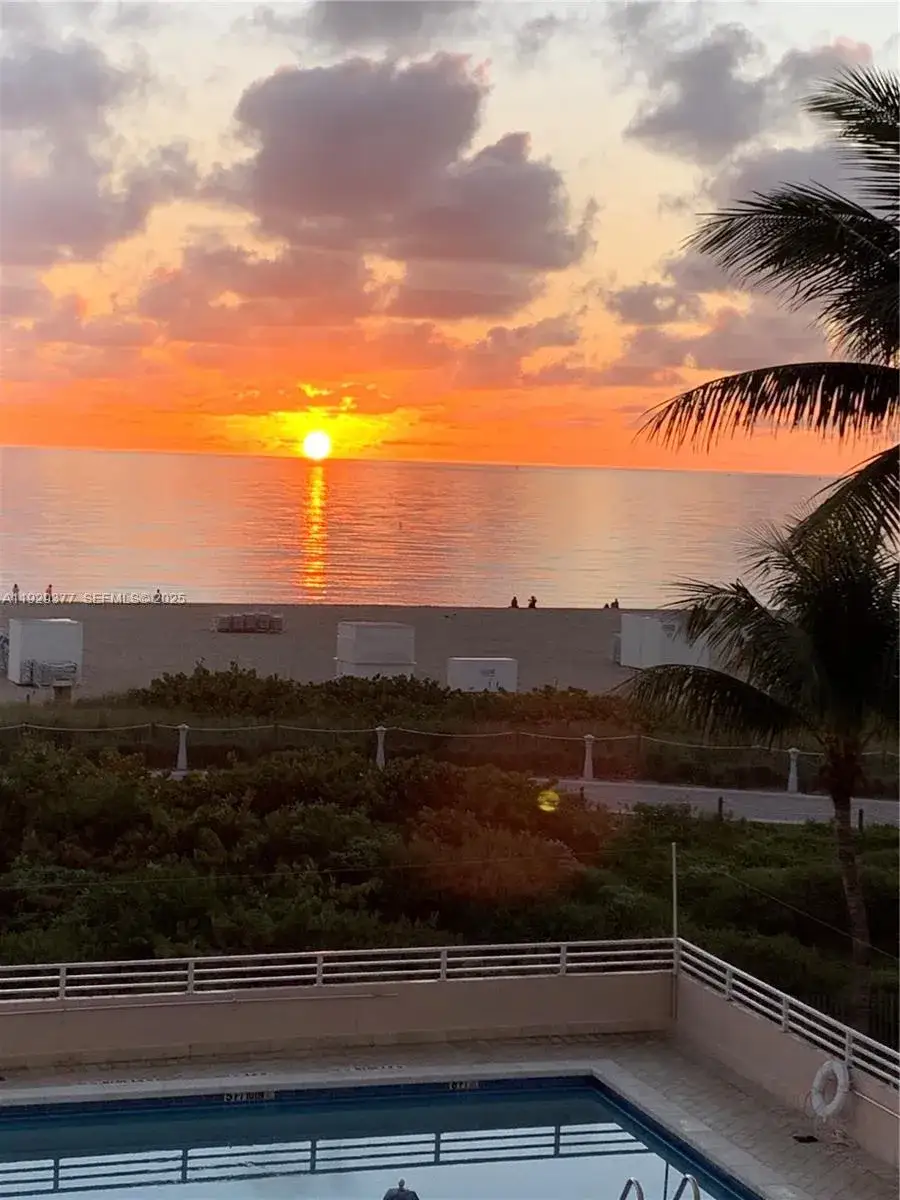 1 bedroom 1 bath Residential for sale at 345 Ocean Dr # 414, Miami Beach FL 33139