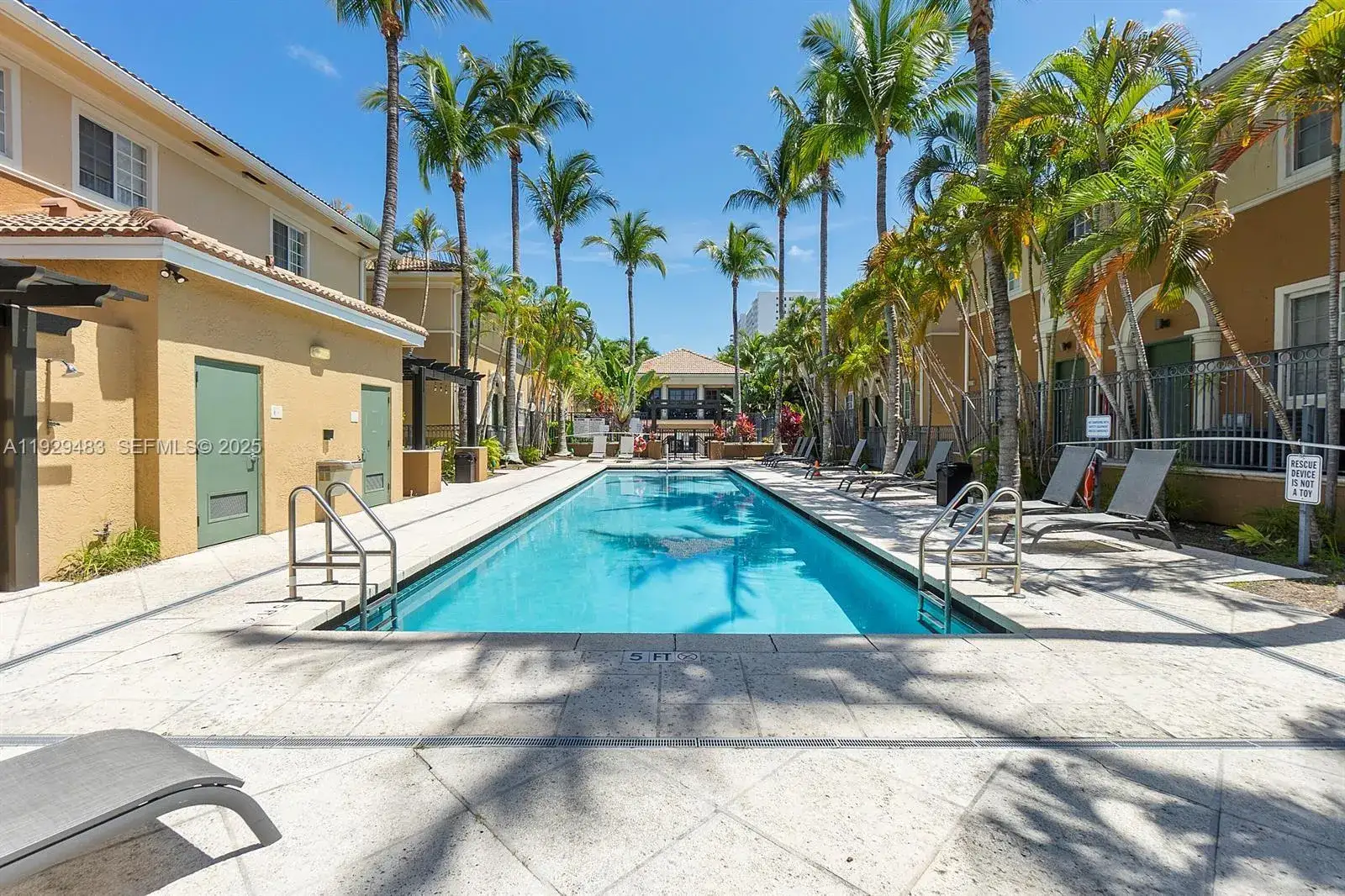 2 bedroom 2 bath Residential for sale at 2861 NE 185th St # 302, Aventura FL 33180