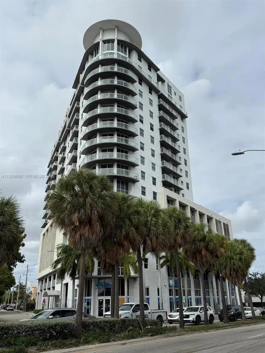 2 bedroom 2 bath Residential for sale at 1 Glen Royal Pkwy # 1612, Miami FL 33125