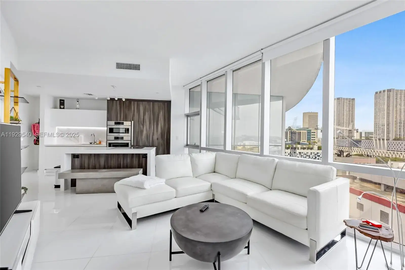1 bedroom 1 bath Residential for sale at 851 NE 1st Ave # 1202, Miami FL 33132