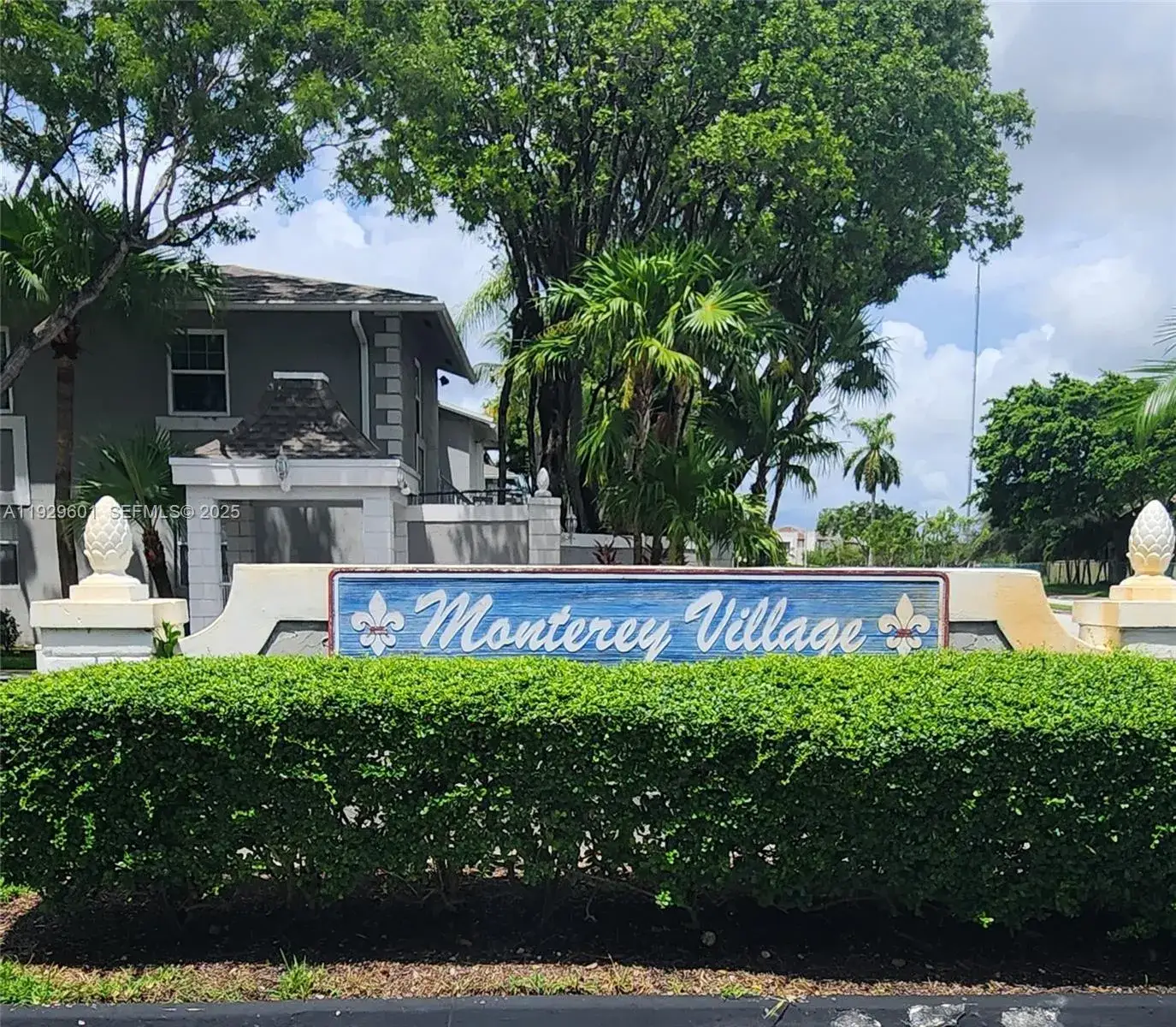 2 bedroom 2 bath Residential for sale at 466 NE 210th Cir Ter # 10, Miami FL 33179