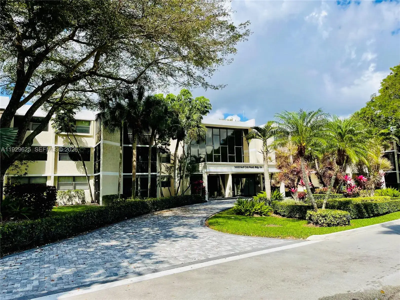 2 bedroom 2 bath Residential for sale at 16500 Golf Club Rd # 101, Weston FL 33326